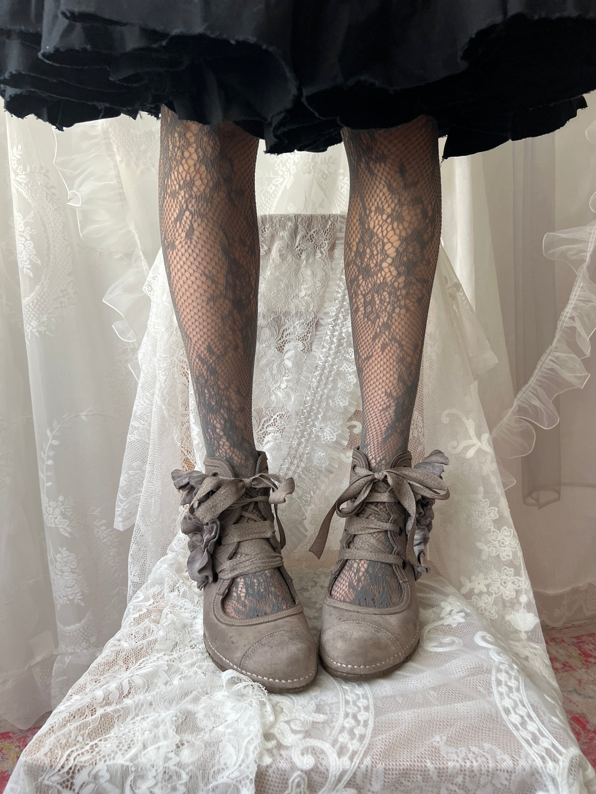 Brown/Beige Neosens lace up shoes with flower details