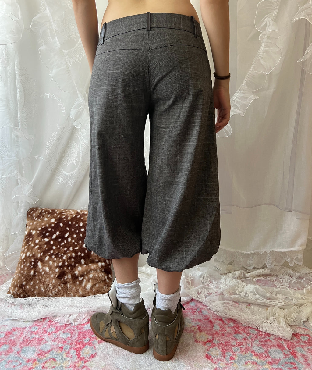 Charcoal grey plaid balloon capri pants with zipper details