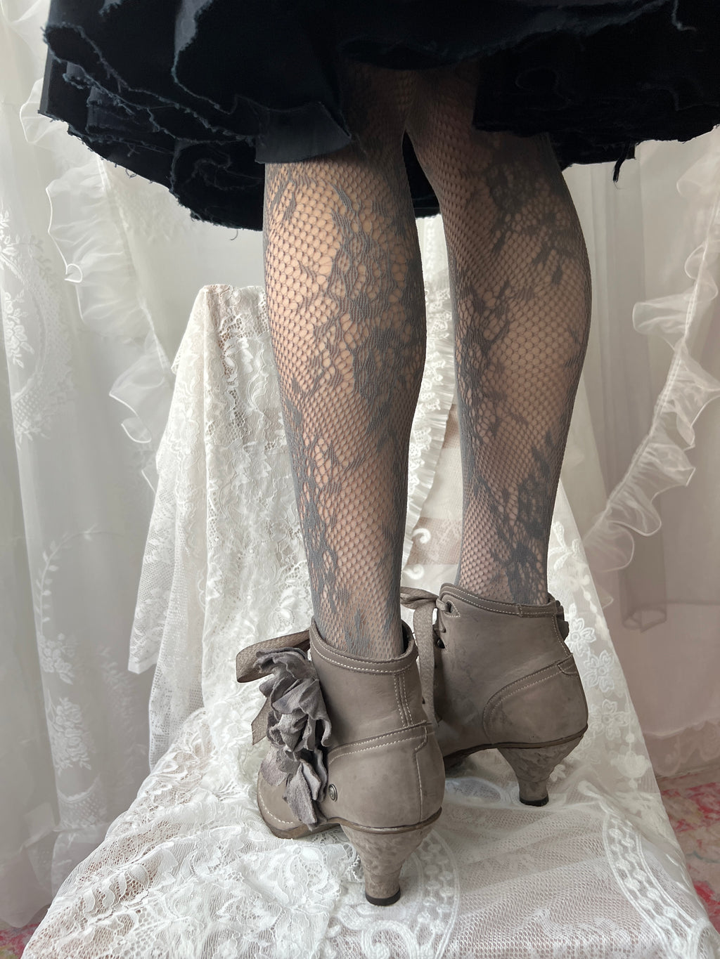 Brown/Beige Neosens lace up shoes with flower details
