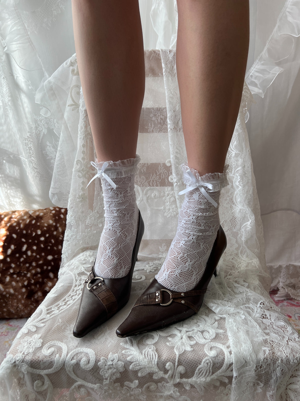 Vintage brown kitten heels with buckle detail