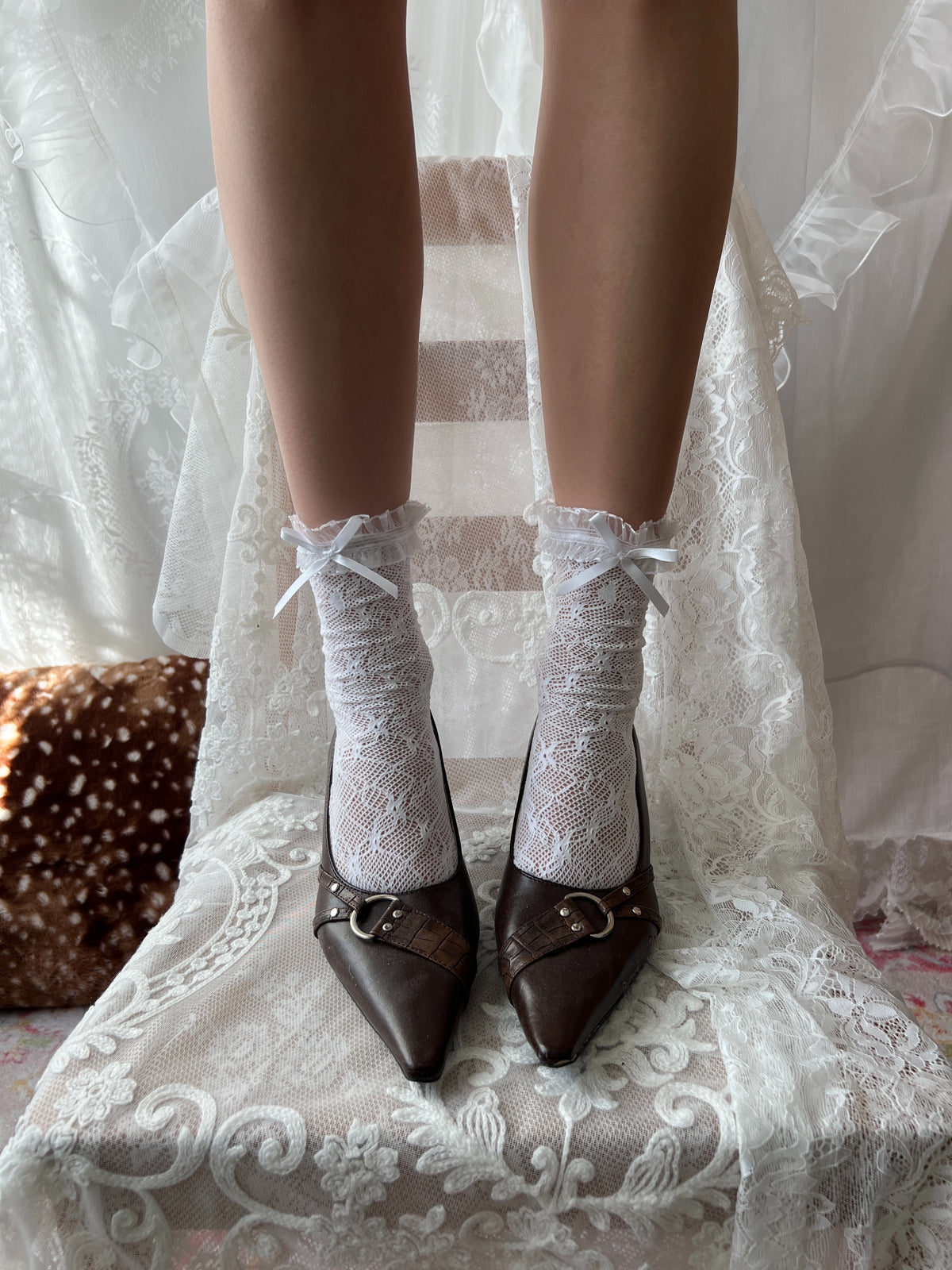 Vintage brown kitten heels with buckle detail