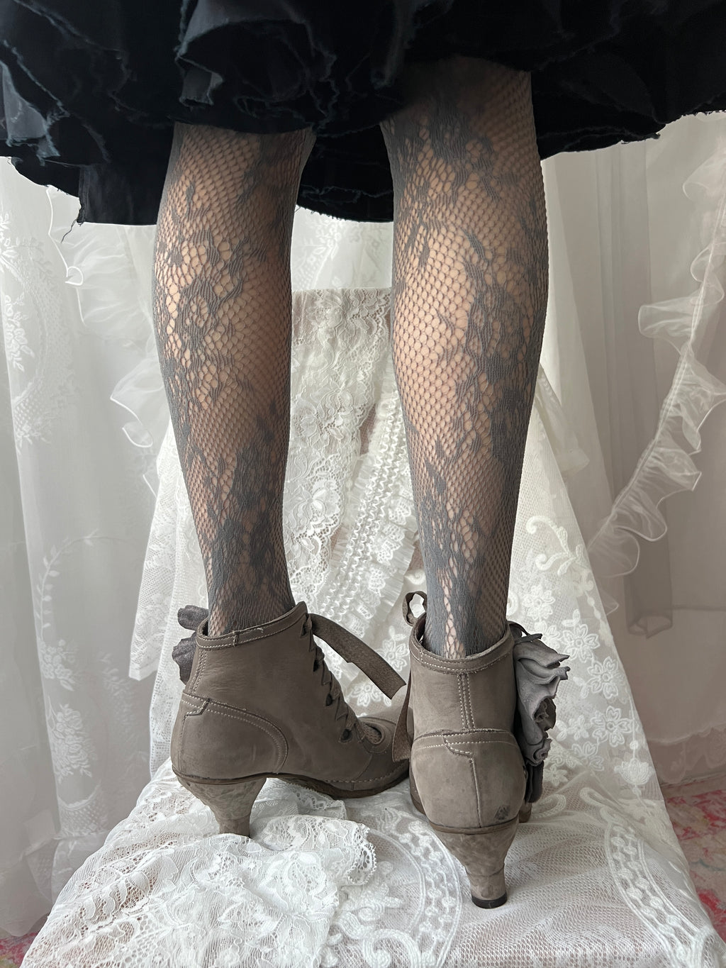 Brown/Beige Neosens lace up shoes with flower details
