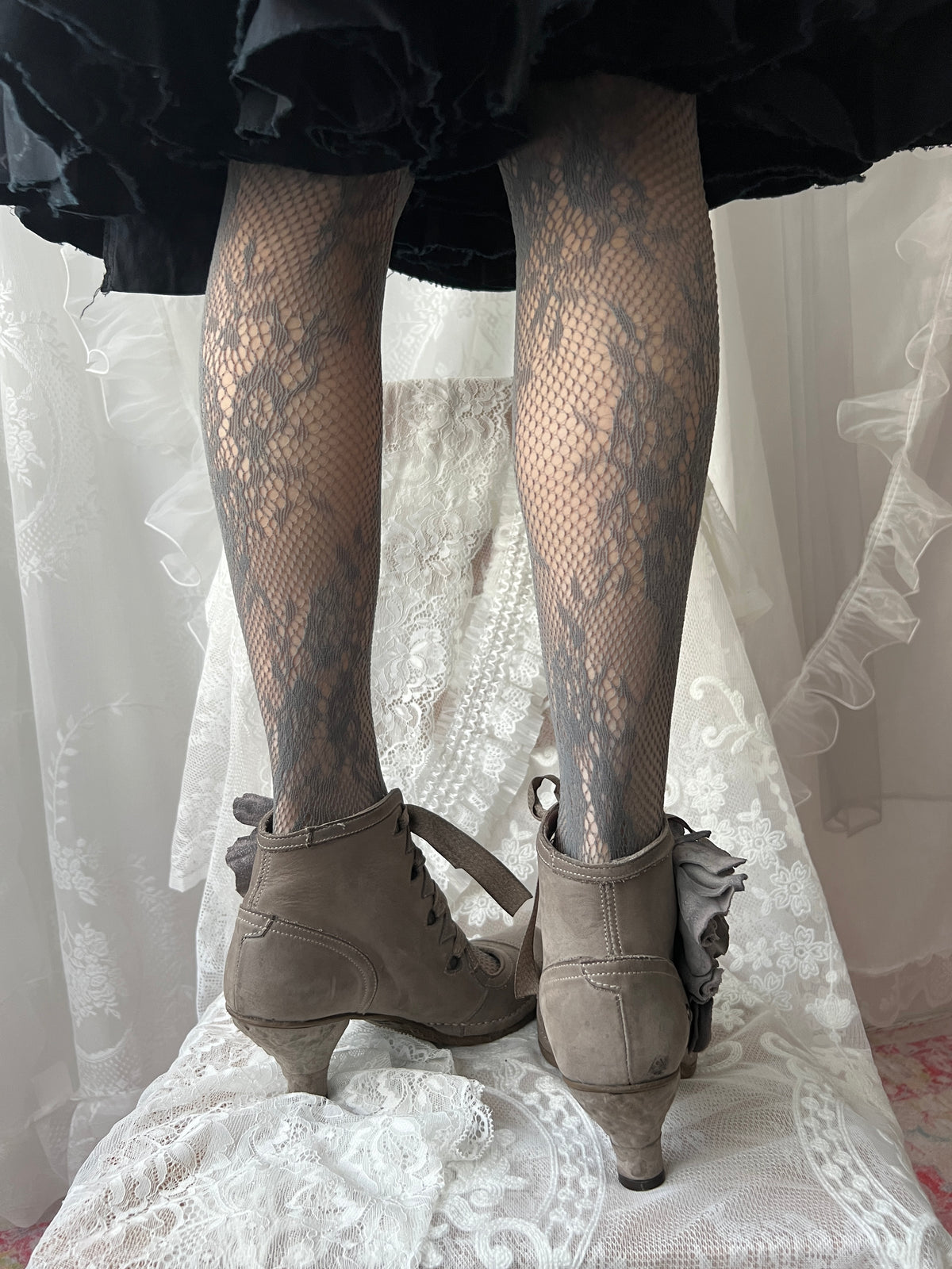 Brown/Beige Neosens lace up shoes with flower details