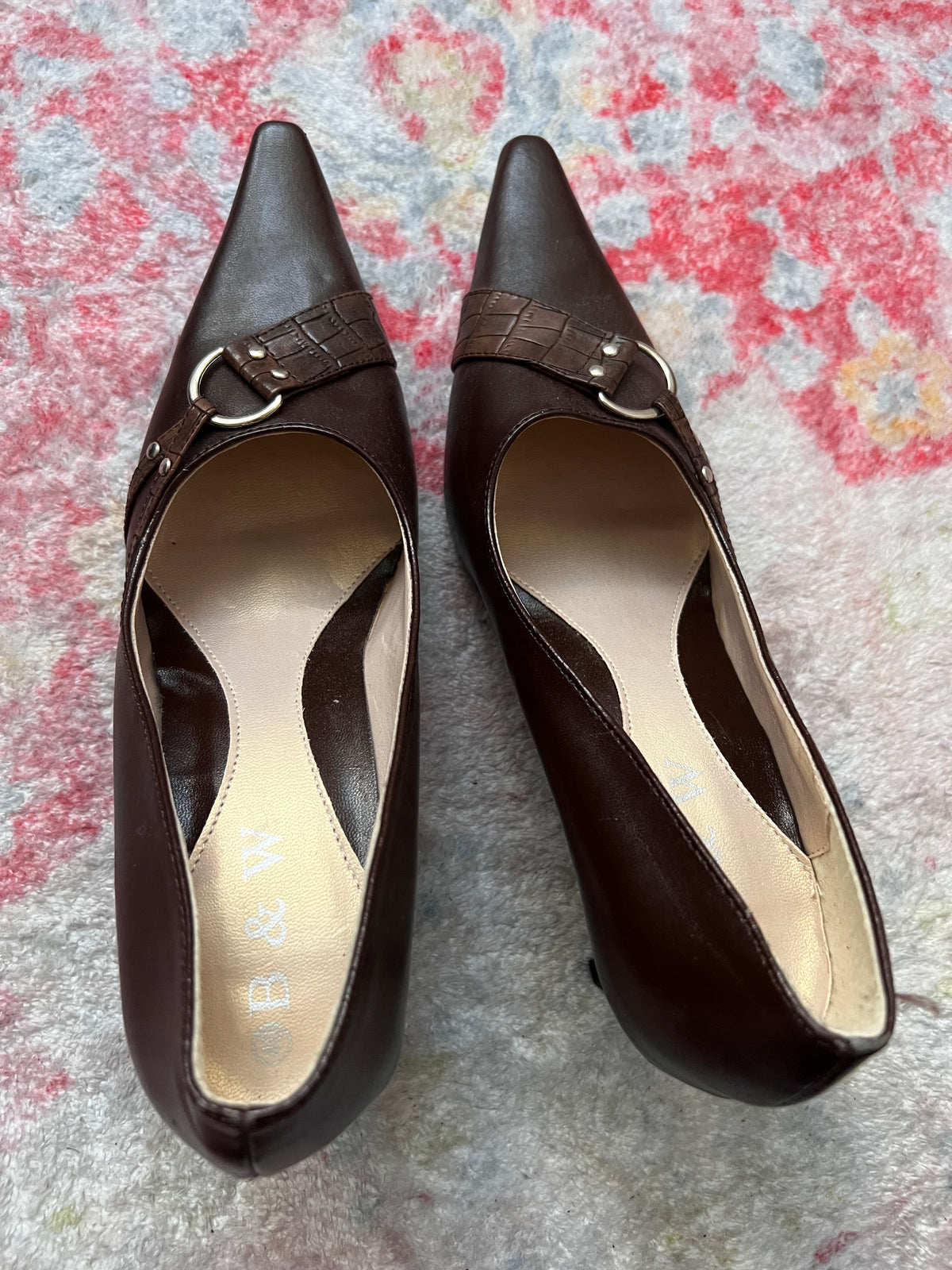 Vintage brown kitten heels with buckle detail