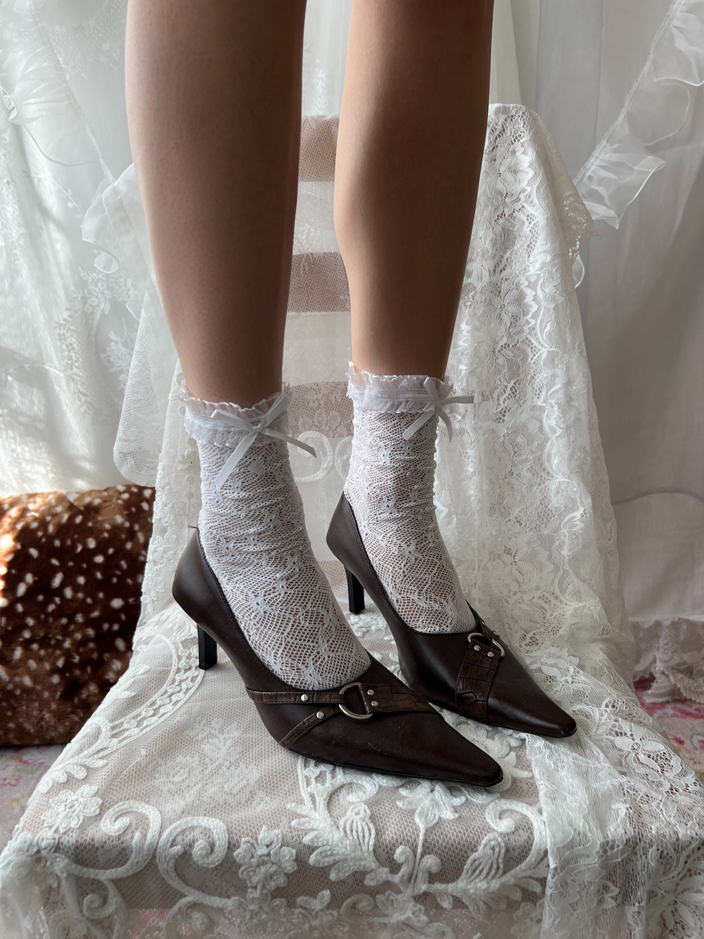 Vintage brown kitten heels with buckle detail