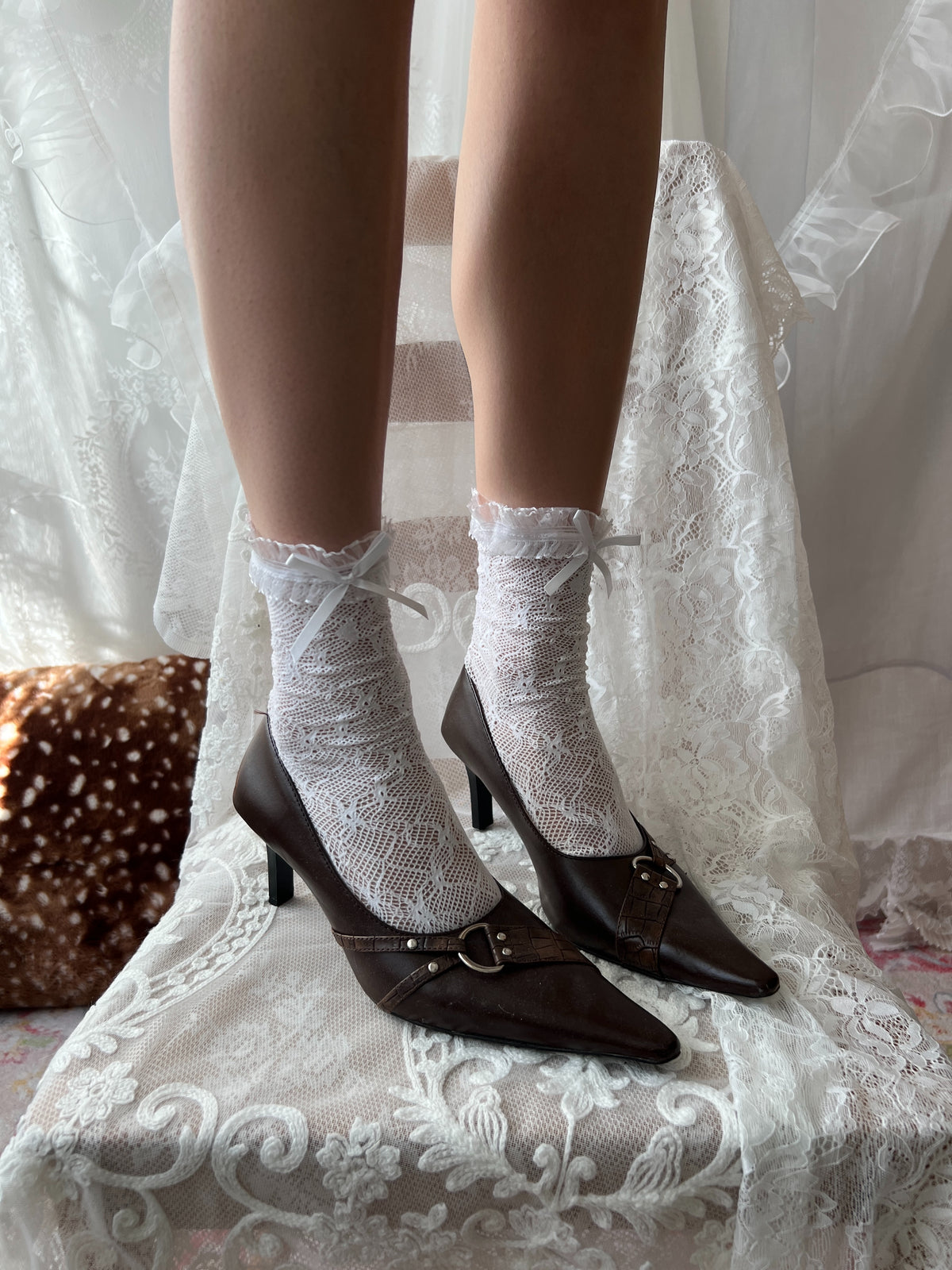 Vintage brown kitten heels with buckle detail