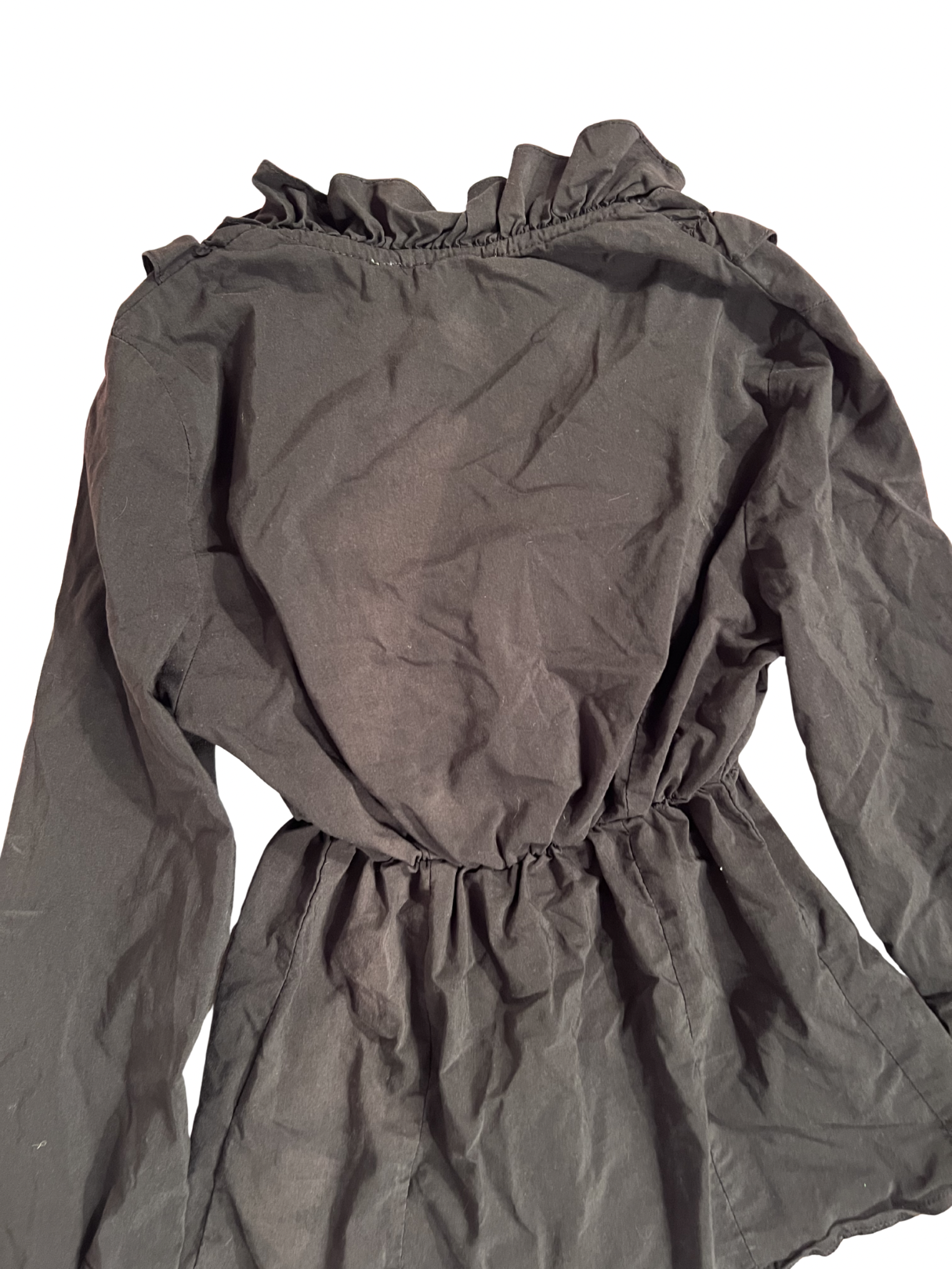 BLACK FITTED RUFFLED BLOUSE