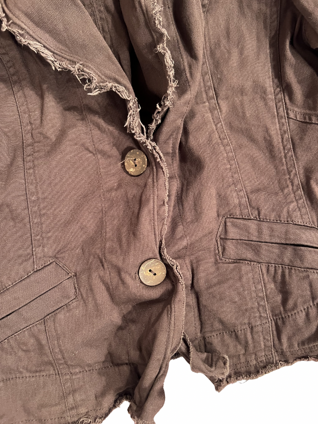 BROWN CROPPED JACKET WITH FRAYED EDGES