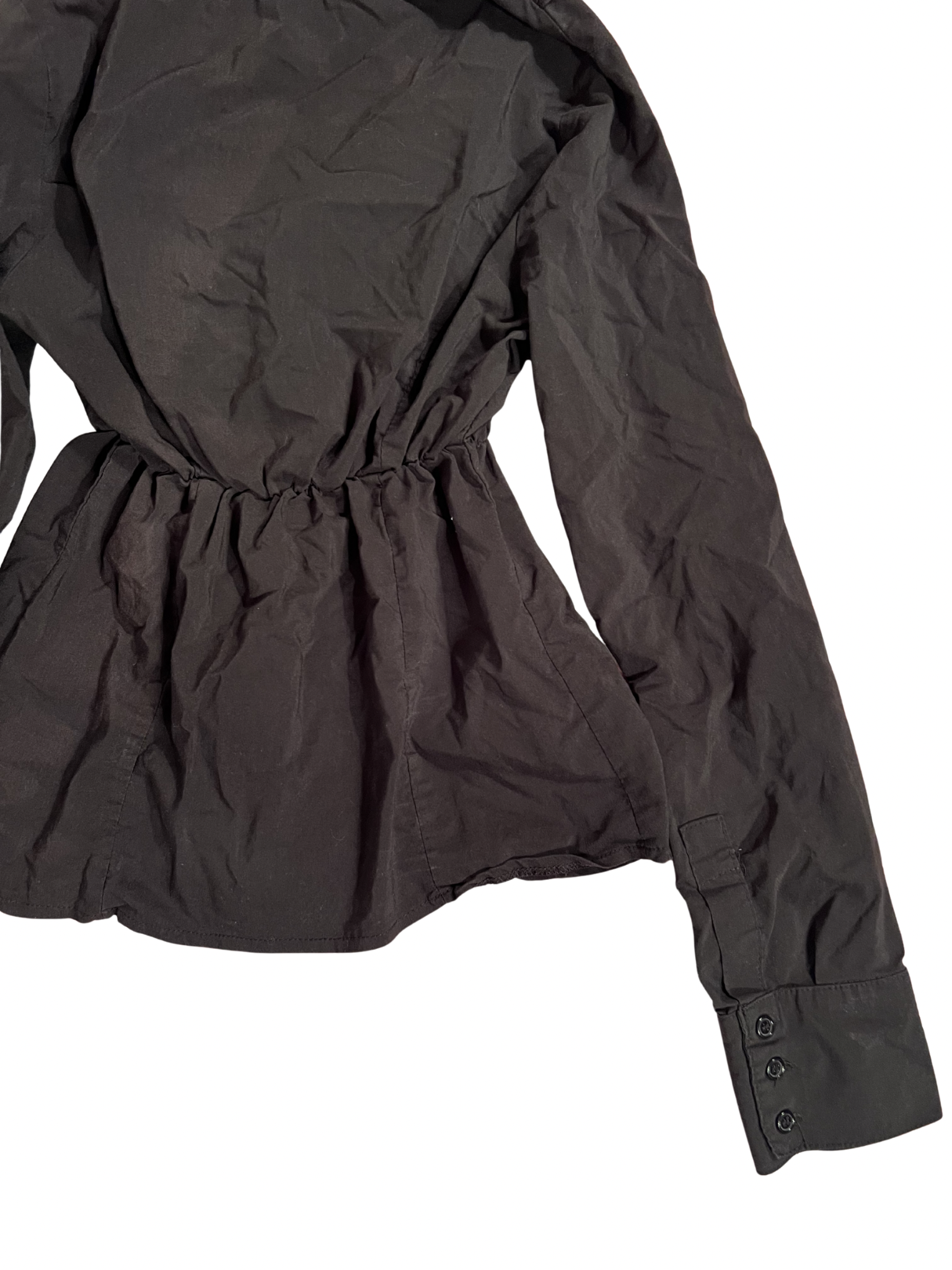BLACK FITTED RUFFLED BLOUSE
