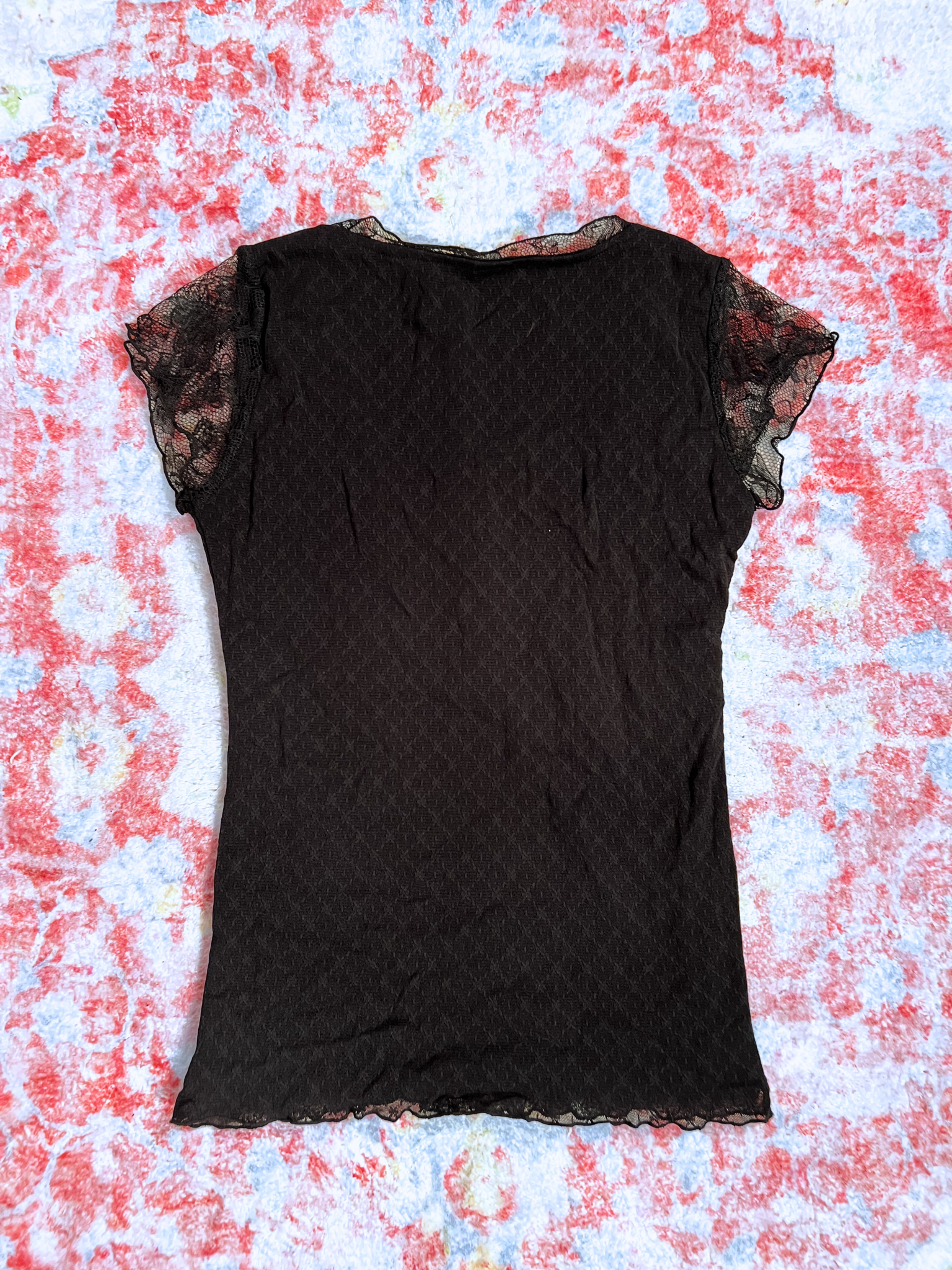 BLACK FITTED TOP WITH LACE SLEEVES