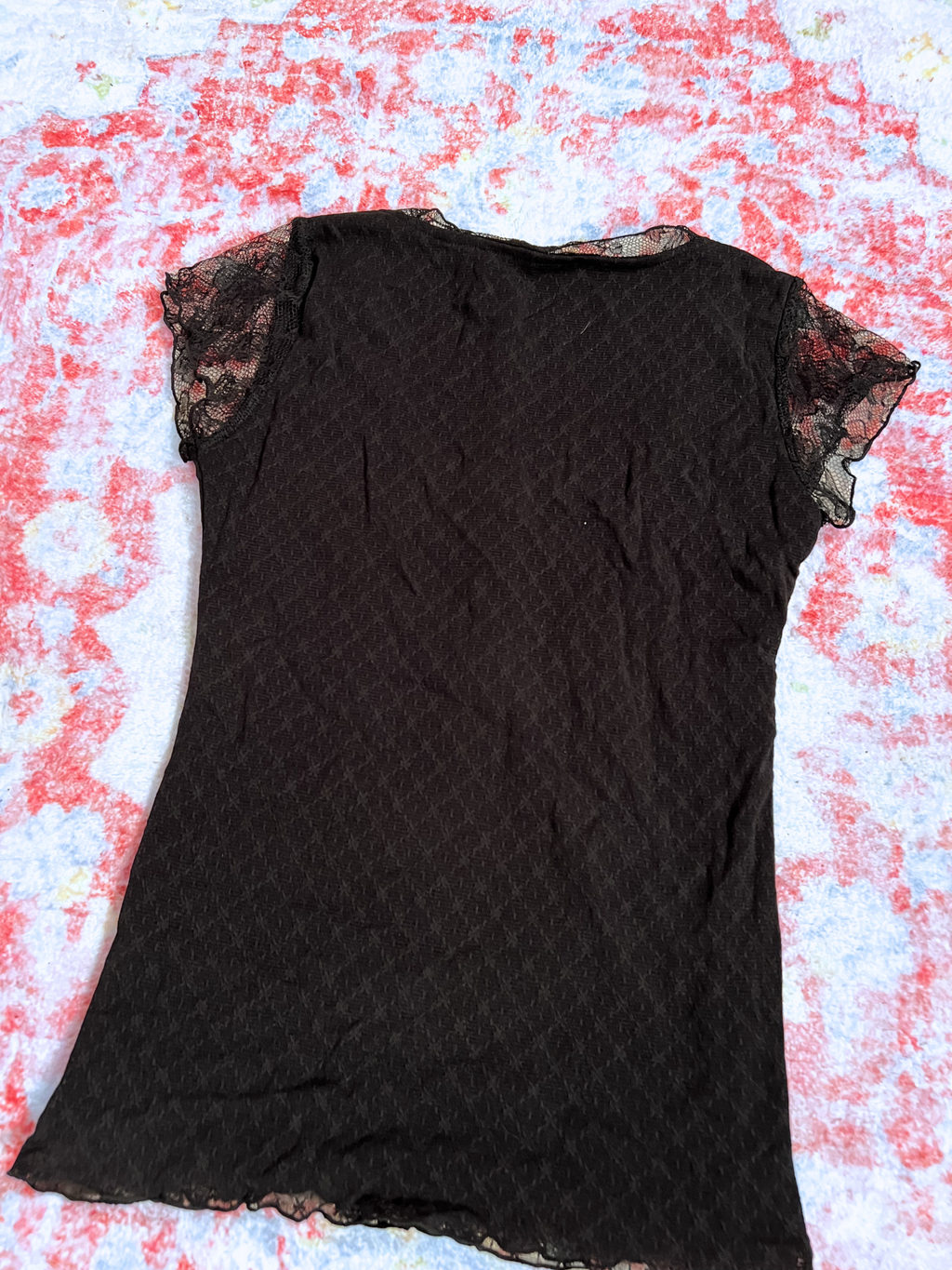 BLACK FITTED TOP WITH LACE SLEEVES
