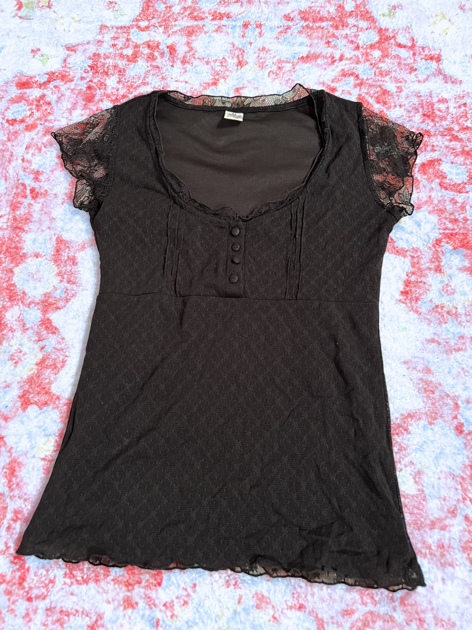 BLACK FITTED TOP WITH LACE SLEEVES