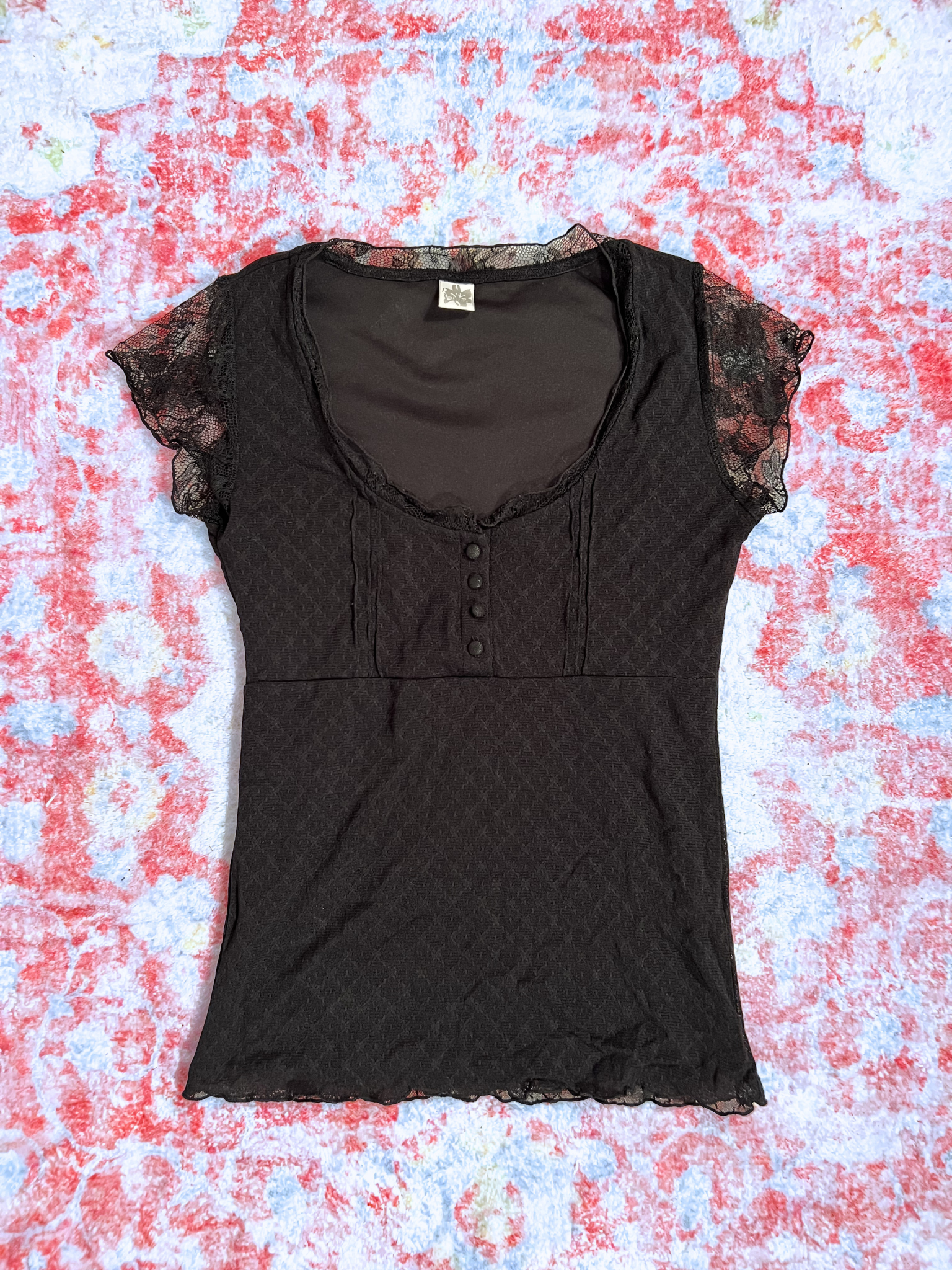 BLACK FITTED TOP WITH LACE SLEEVES